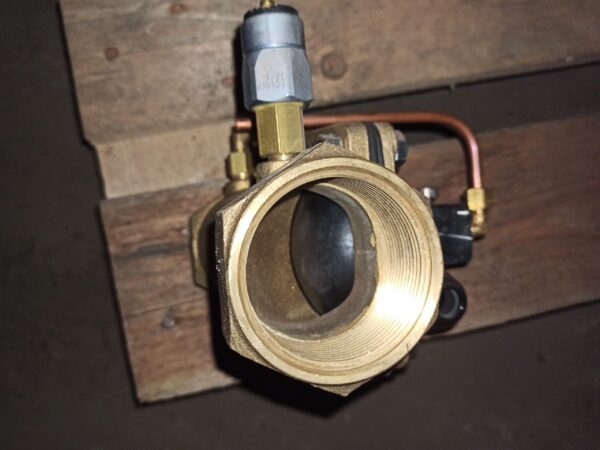 Poppet Valve with pressure actuator 45 2'' 03 797467